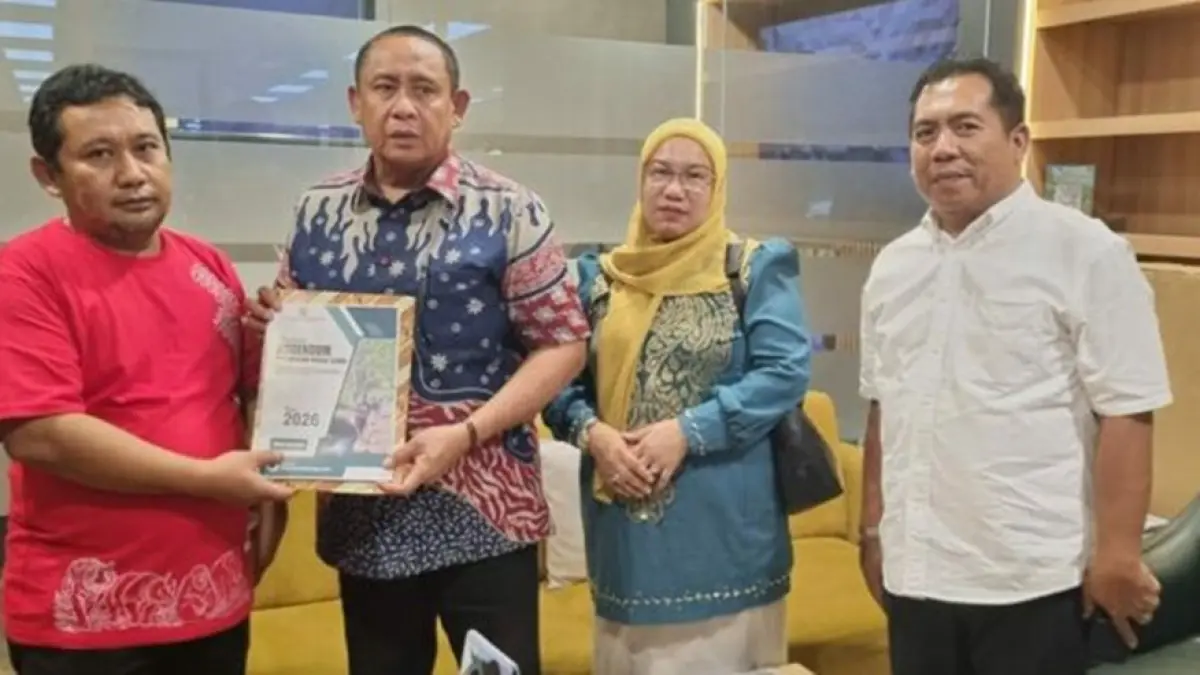 kunjungan kerja Asisten II Bidang Ekonomi, Pembangunan dan Sumber Daya Alam Setda Bone Bolango Yusbar Ismail bersama Kepala Bappeda Litbang Bone Bolango Sri Mulyani Lalijo dan jajaran ke Kementerian Kehutanan.(F:istimewa)