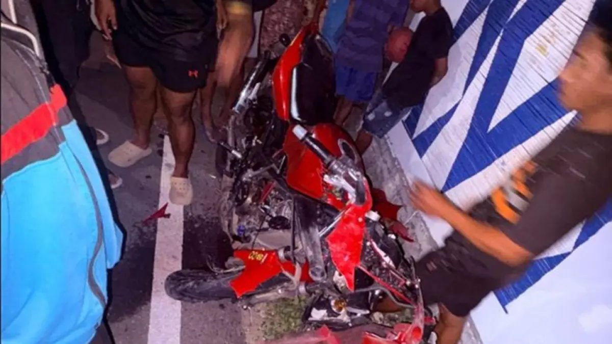 kejadian tersebut Pengendara Motor Suzuki Shogun SP Warna Hitam DM 4357 AP mengalami luka di bagian dada dan sempat mengeluarkan darah.(F:Hms-Pol)