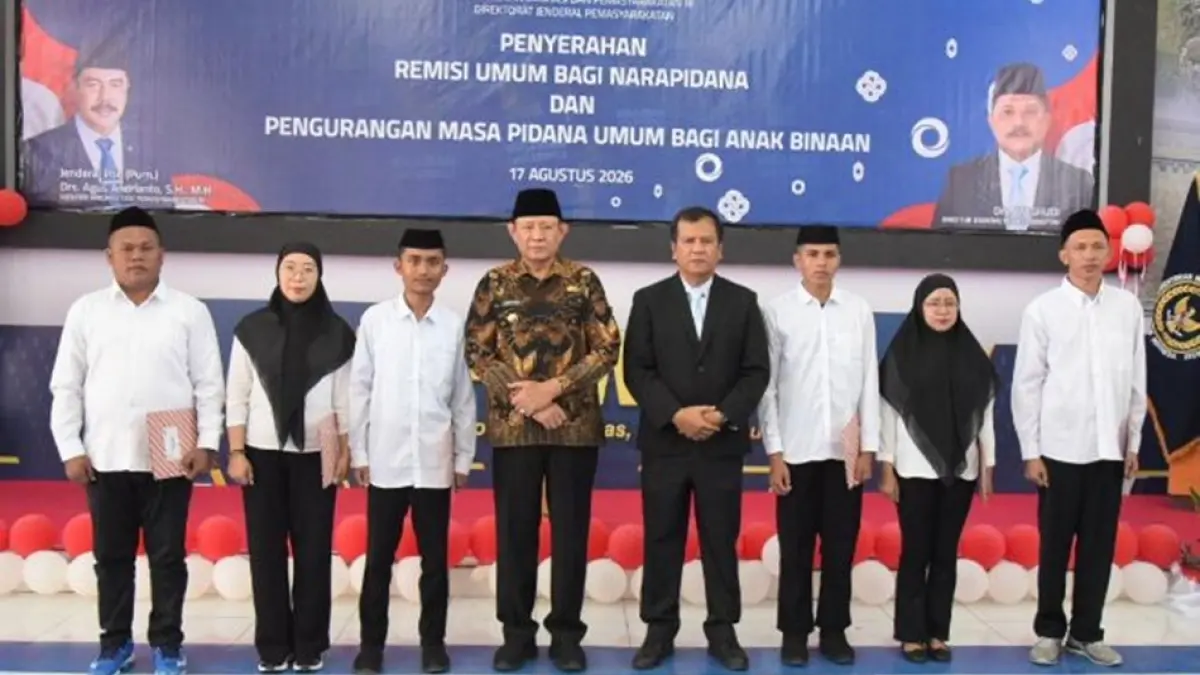 Gubernur Gusnar Ismail saat menghadiri  penyerahan remisi umum dalam rangka memperingati Hari Ulang Tahun (HUT) ke-81 Kemerdekaan Republik Indonesia, di Aula Lembaga Pemasyarakatan (Lapas) Kelas IIA Gorontalo(Foto : Haris)