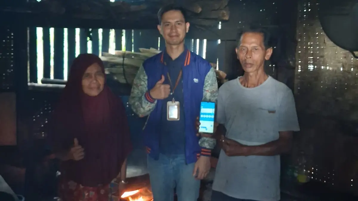 Jalan Berbatu hingga Berjalan Kaki, Perjuangan Mantri BRI Hadirkan Layanan bagi Nasabah di Cianjur Selatan