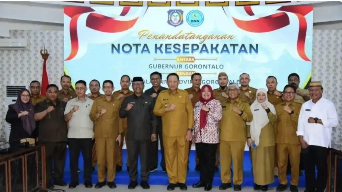Penandatanganan nota kesepakatan bersama Gubernur Gusnar Ismail dan Kepala BNNP Brigjen Pol. Sri Bardiyati dalam memperkuat sinergi dalam pencegahan, pemberantasan penyalahgunaan dan peredaran gelap narkotika serta prekursor narkotika (P4GN) di Ruang Dulohupa, Gubernuran Gorontalo, Selasa (18/8/2026). (ANTARA/ho-Diskominfotik)