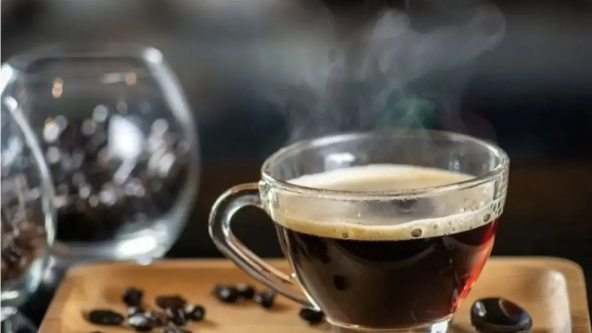 Ilustrasi - Secangkir kopi hitam panas. (ANTARA/Shutterstock/Worradirek/am.)