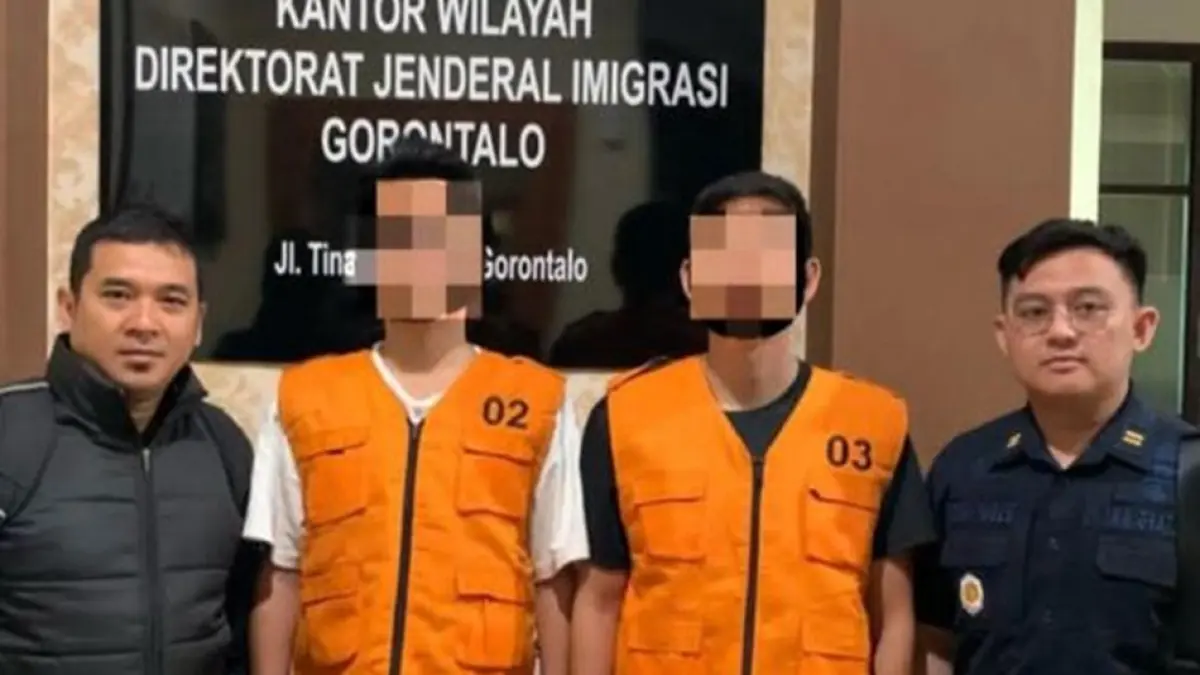 Kedua WNA tersebut diamankan Kantor Imigrasi Kelas III Non TPI Pohuwato ketika sedang melakukan pengecekan harga emas.(F:Hms Imigrasi)