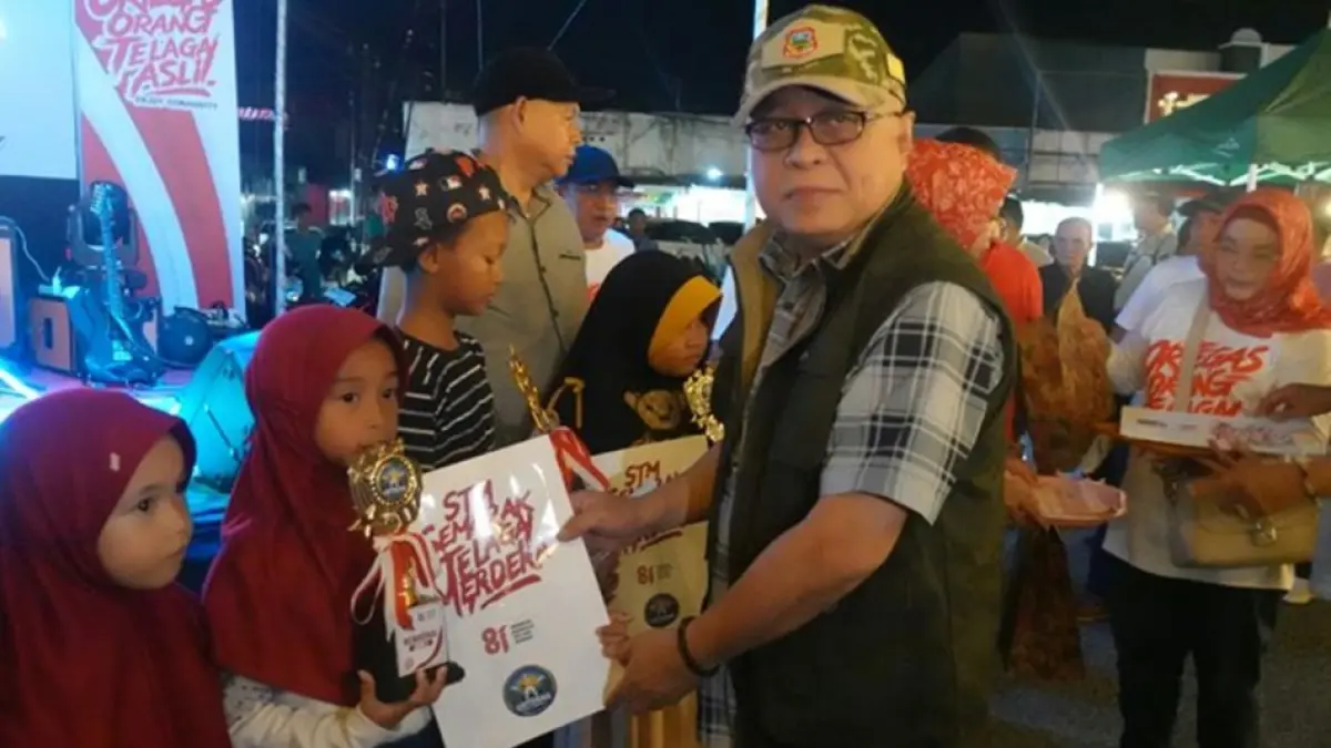 Bupati Sofyan Puhi saat menutup rangkaian kegiatan dan lomba yang digagas Ortegas berlangsung di Telaga Park (F:Diskominfo)
