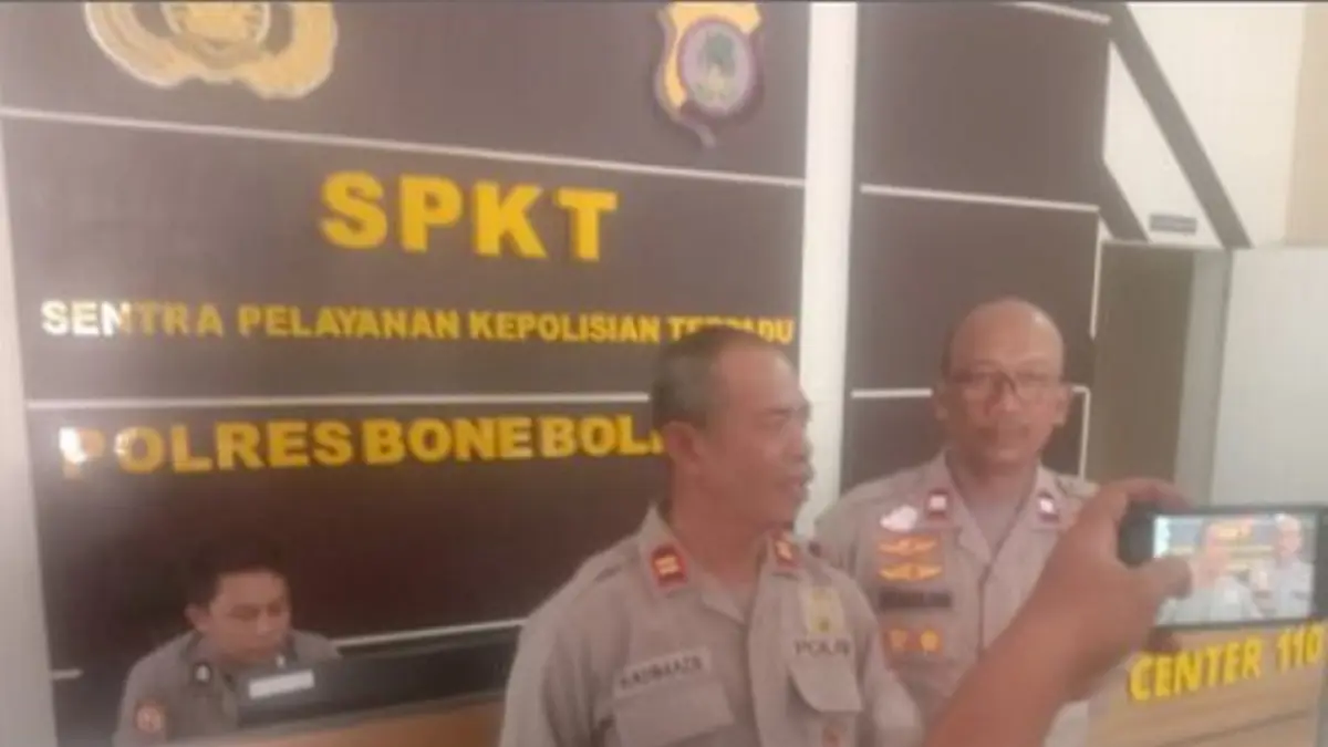 Kasat KSPT Polres Bone Bolango Iptu Rahmadi, bersama KBO Aiptu Budi Maulana, mengatakan personel SPKT tetap siaga sepanjang waktu untuk menerima dan menangani laporan masyarakat.(F:gpd)