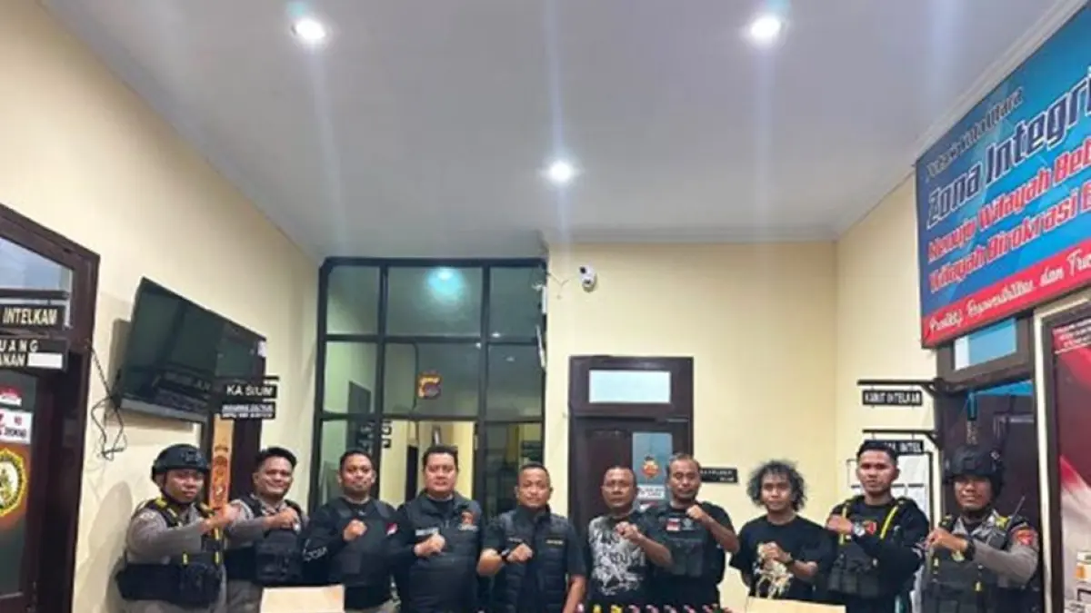 Patroli menyasar berbagai bentuk pelanggaran, termasuk peredaran minuman keras ilegal sebanyak 127 botol miras dari tiga lokasi berhasil diamankan untuk ditindaklanjuti sesuai aturan.(F:Hms-Pol)