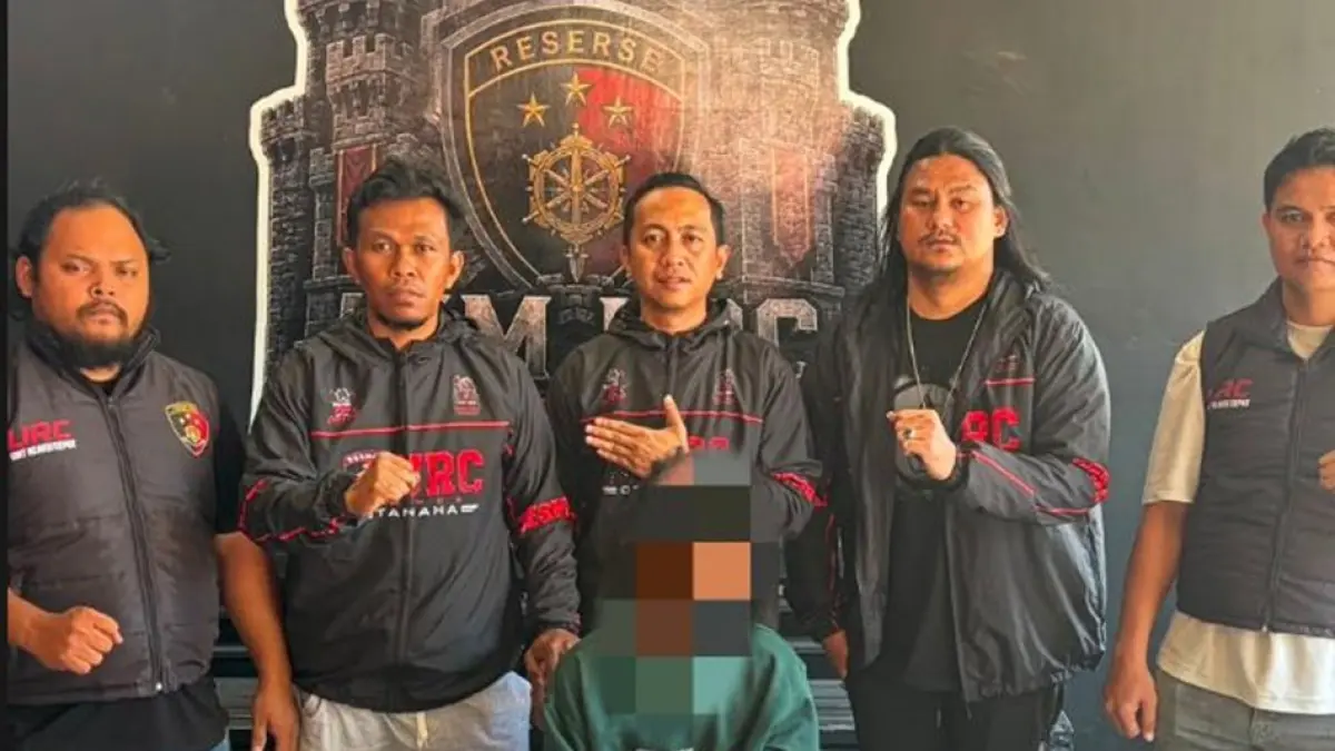 IS diamankan Tim URC Polda setelah polisi mendapatkan informasi mengenai keberadaannya di depan 
Toko Q Mart.(F:Hms-Pol)