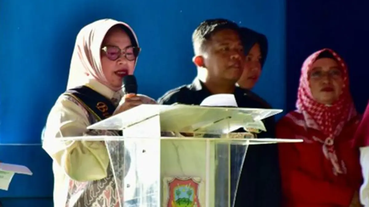 Ketua TP-PKK sekaligus Bunda Ramah Anak Kabupaten Gorontalo Ny. Maryam Sofyan Puhi kepada peserta Ruang Temu Anak Forum Anak For Hulondhalo Kabupaten Gorontalo.(F:Diskominfo)