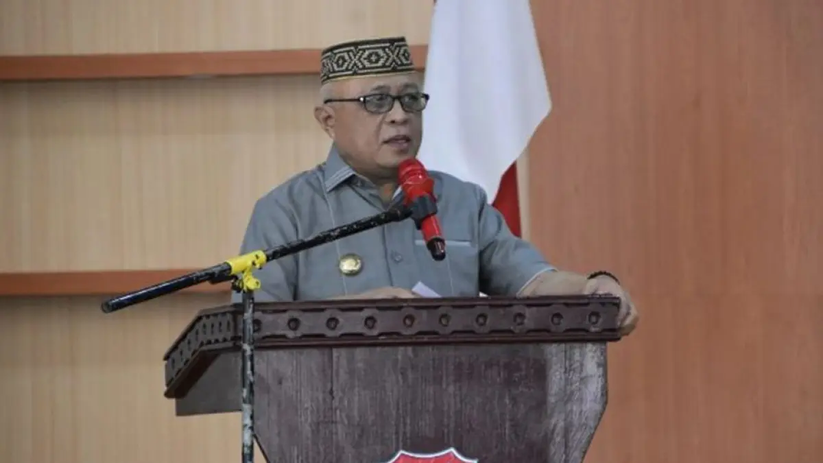 Bupati Gorontalo Sofyan Puhi dalam kegiatan Sosialisasi Pengisian Administrasi dan Data Kelompok PKK Desa dan Kecamatan, Sosialisasi Hasil Rakernas PKK, sekaligus Penguatan Program Kerja Pokja-Pokja PKK Kabupaten Gorontalo.(F:Diskominfo)