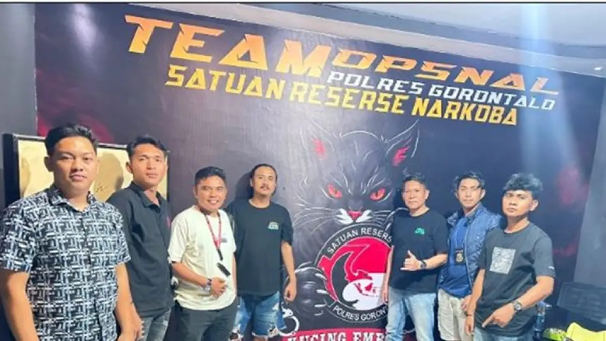  petugas menyita 10 botol Cap Tikus berukuran 600 ml, 13 botol Bir Bintang berukuran 620 ml dan 15 botol Kasegaran berukuran 620 ml.(F:Hms-Pol)