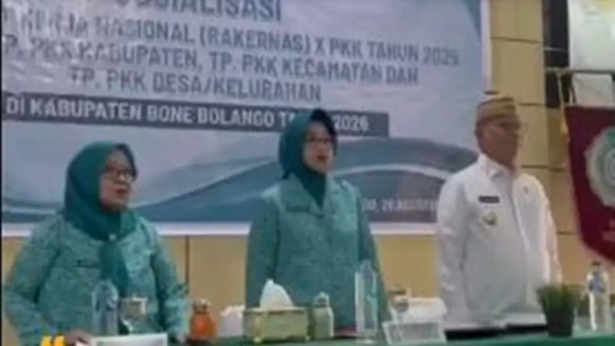 Bupati Bone Bolango Ismet Mile dalam Sosialisasi Hasil Rakernas X PKK Tahun 2025 yang diikuti TP PKK Kabupaten, Kecamatan, Desa dan Kelurahan di Aula Bappeda Litbang Bone Bolango.(F:Prokopim)