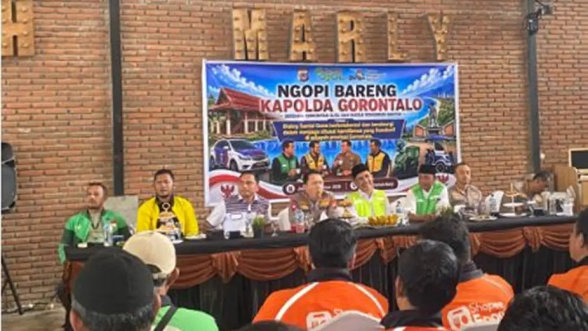 Pertemuan Kapolda Gorontalo Irjen Pol. Drs. Widodo, SH, MH, dengan para pengemudi bentor dan ojek online (ojol) menjadi momentum untuk membongkar berbagai persoalan yang terjadi di jalan raya.(F:Hms-Pol)