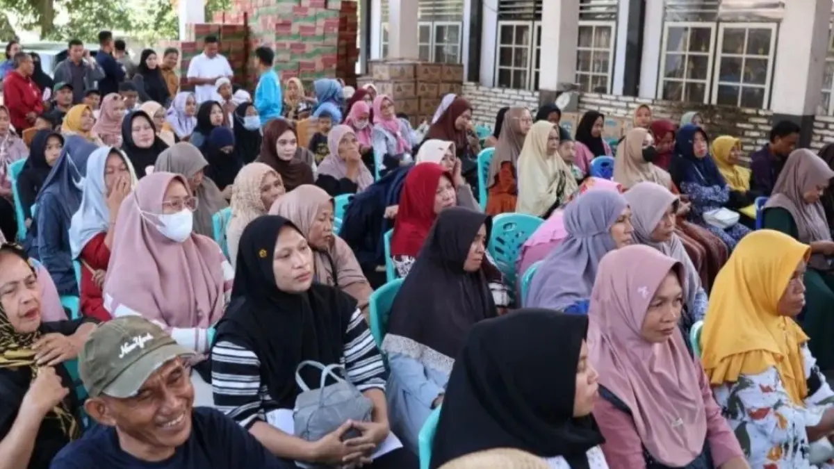 155 pelaku UMKM yang menjadi penerima bantuan program pemerintah provinsi Gorontalo untuk membantu perputaran ekonomi pelaku usaha di kabupaten Gorontalo, Minggu, (31/8/2026) (ANTARA/Faradila Alim)