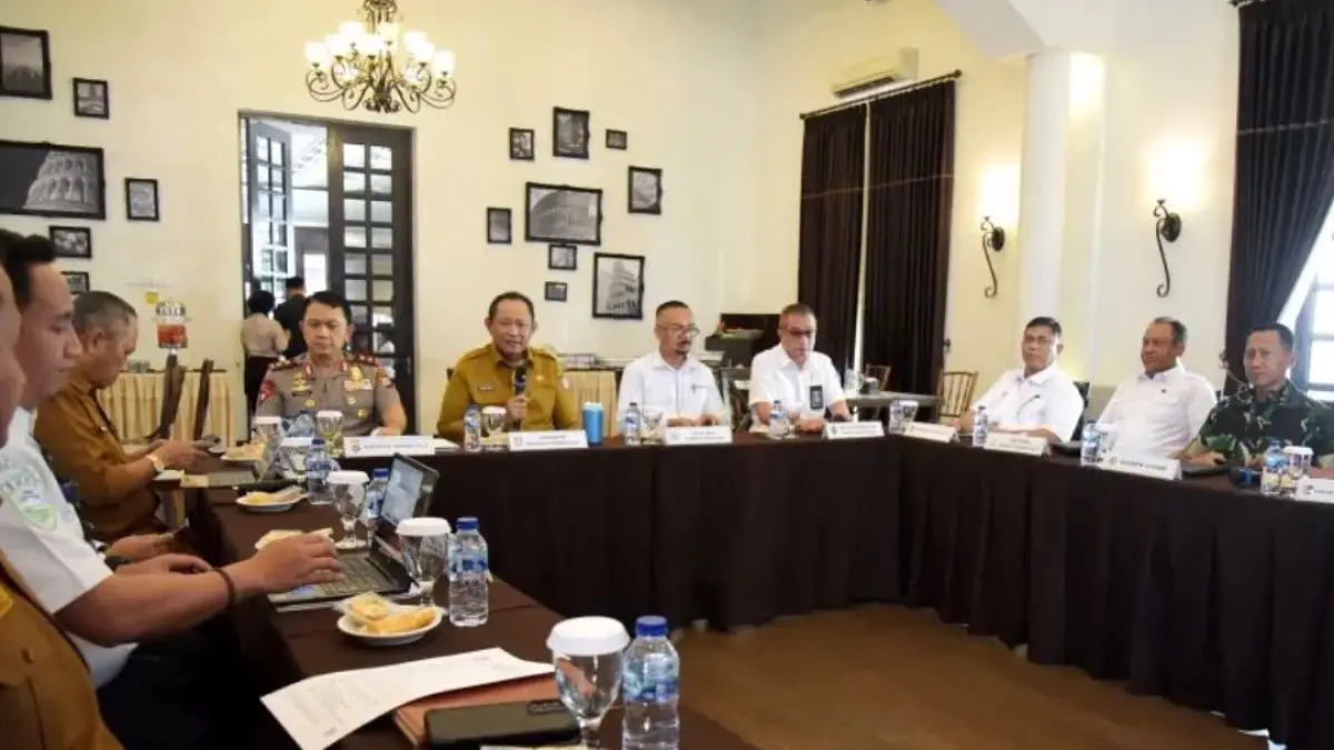 Gubernur Gorontalo Gusnar Ismail memberikan arahan pada Rapat Forkopimda yang membahas tanggap darurat kekeringan, Senin (31/8/2026). ANTARA/-HO-Diskominfotik Provinsi Gorontalo