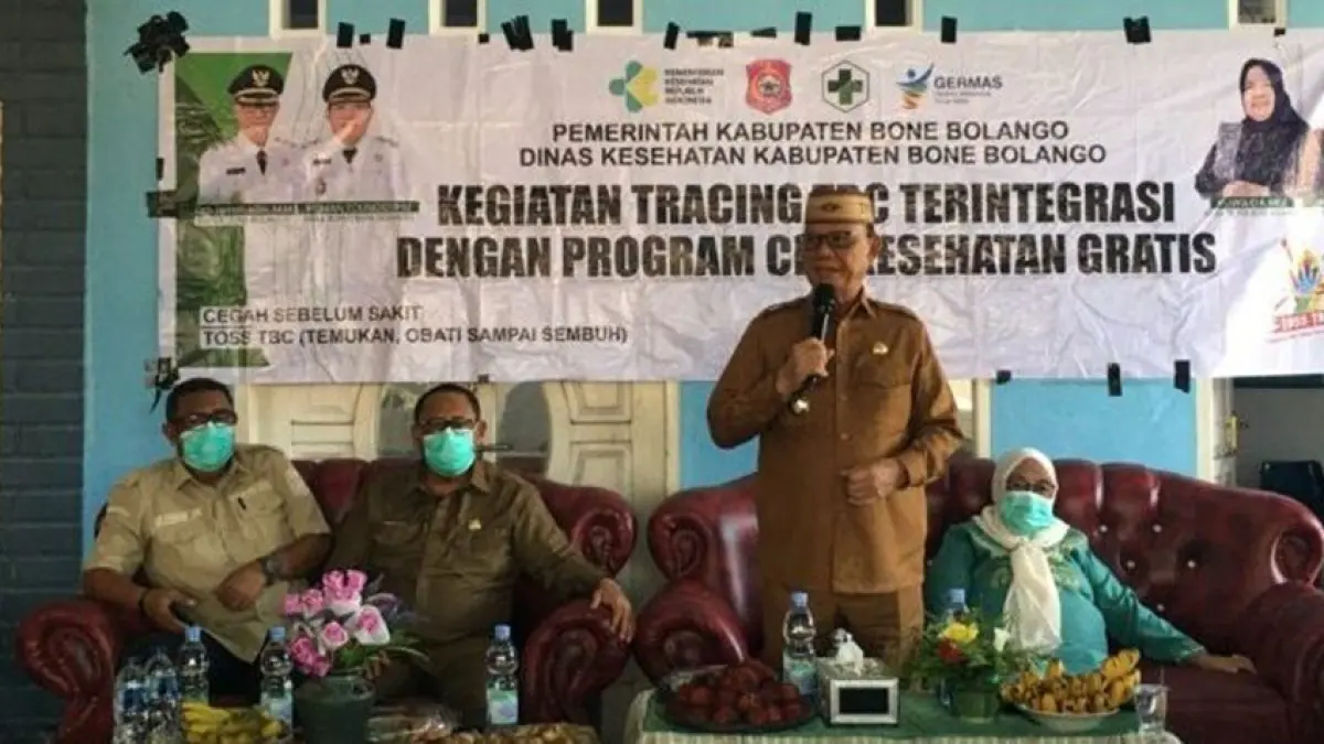 Bupati Bone Bolango Ismet Mile meminta masyarakat tidak menunggu penyakit berkembang sebelum memeriksakan kesehatan.(F:Diskominfo)