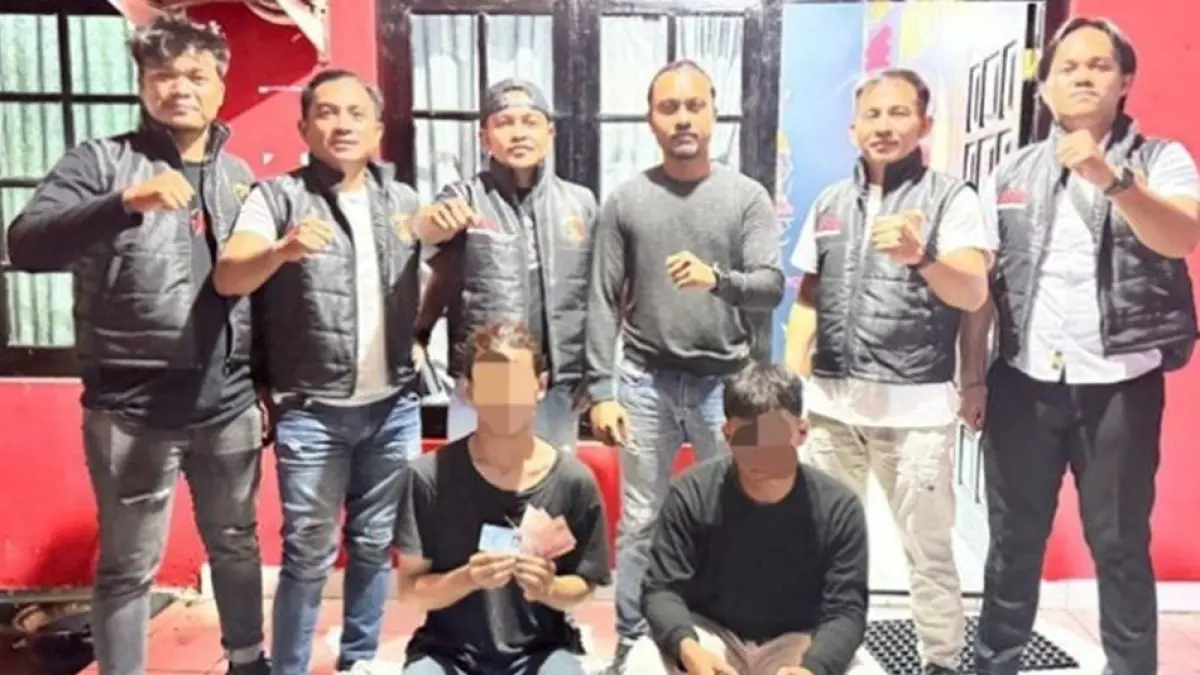 Kedua pelaku saat diamankan apparat kepolisian (F:Hms-Pol)