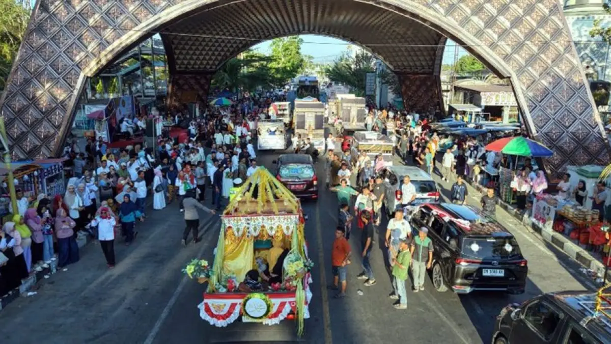 120 mobil hias dan 200 sepeda motor, pawai berlangsung semarak dengan nuansa Islami yang dilepas Sekretaris Daerah Kabupaten Gorontalo Sugondo Makmur. (F:Diskominfo)