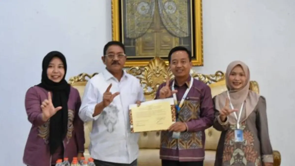 Bupati Boalemo Rum Pagau saat menerima jajaran Kantor Bahasa Provinsi Gorontalo.(F:Diskominfo)