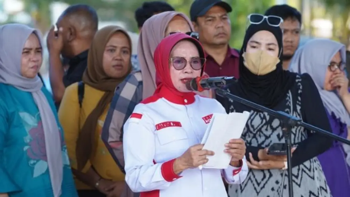 Ketua Srikandi Jaga Desa Kabupaten Gorontalo, Ny. Maryam Sofyan Puhi, mengatakan kegiatan tersebut sengaja dikemas dengan melibatkan berbagai unsur agar peringatan Maulid Nabi terasa lebih dekat dan semarak.(F:Diskominfo)