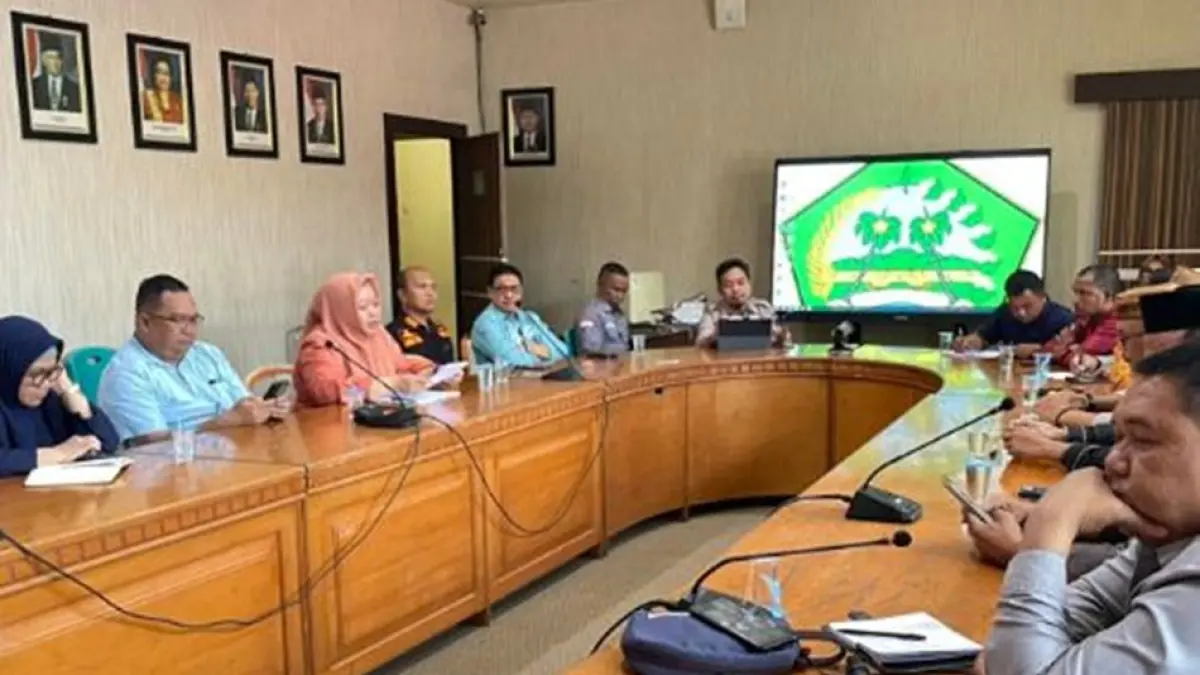 Rapat dipimpin Wabup Boalemo Lahmudin Hambali selain membahas persiapan teknis Pilkades serentak 2028, rapat tersebut turut membahas  rencana pelantikan anggota Badan Permusyawaratan Desa (BPD) hasil pemilihan serentak 2026.(F:Diskominfo)
