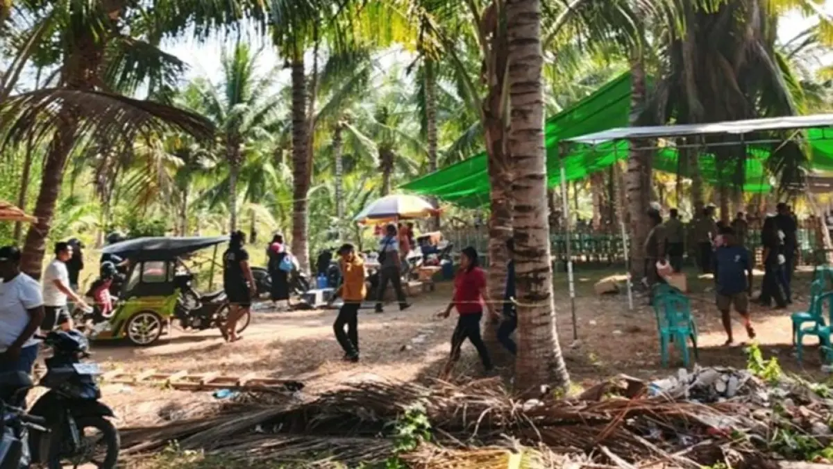 Arena judi sabung ayam yang dipersiapkan di lahan perkebunan kelapa warga Desa Maleo, Kecamatan Paguat, Pohuwato, mendadak ditinggalkan ratusan orang setelah polisi tiba di lokasi.(F:Hms-Pol)