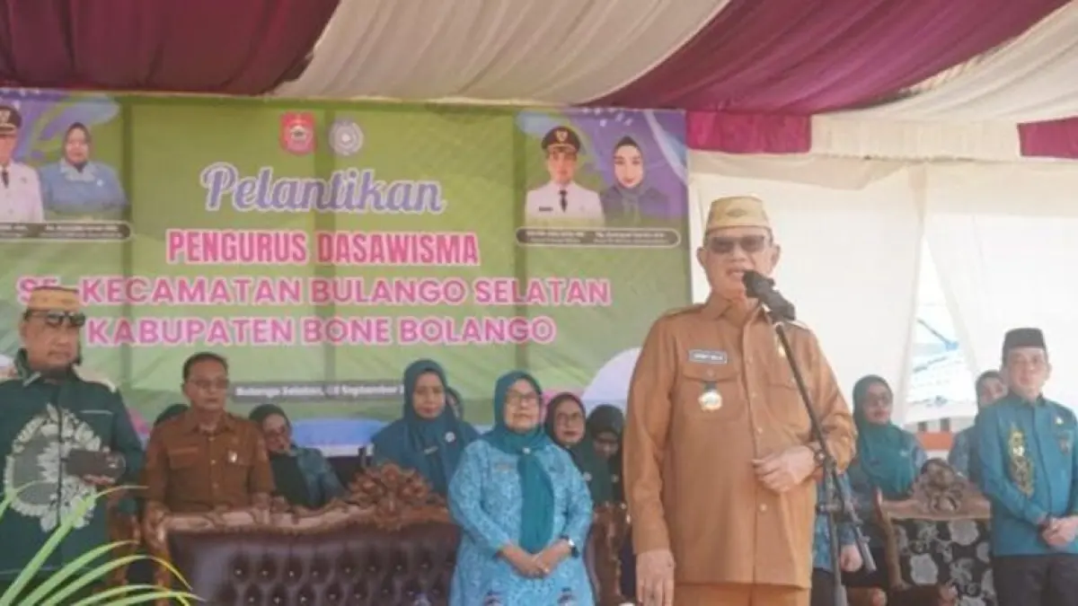 Bupati Bone Bolango  Ismet Mile saat menghadiri pelantikan Pengurus Dasawisma se-Kecamatan Bulango Selatan, Selasa (8/9/2026). (F:Diskominfo)
