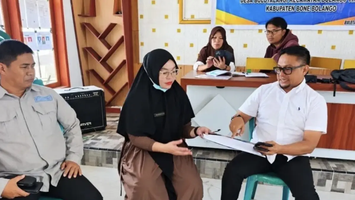 Ketua Bawaslu Provinsi Gorontalo Idris Usuli (kanan depan) memimpin langsung monitoring dan uji petik pengawasan Pemutakhiran Data Pemilih Berkelanjutan (PDPB) Triwulan III Tahun 2026 di Kabupaten Bone Bolango, Rabu (9/9/2026). ANTARA/Susanti Sako
