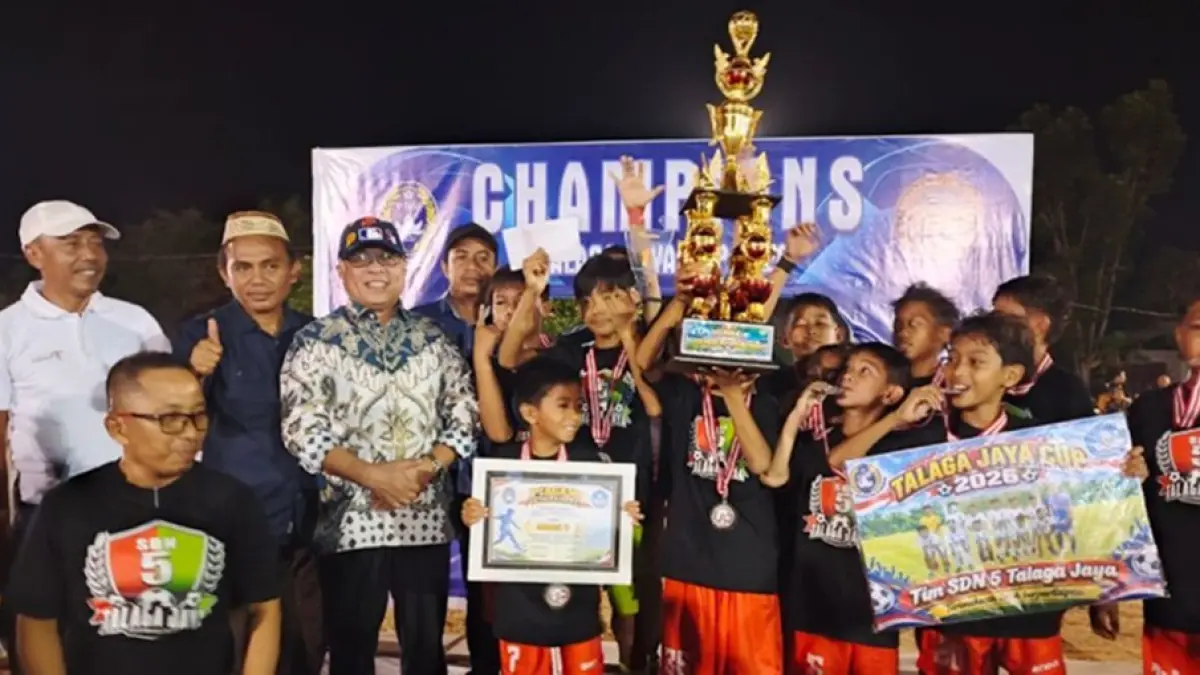 Bupati Gorontalo Sofyan Puhi turut hadir dalam laga puncak Bupati Gorontalo Talaga Jaya Cup 2026.(F:Diskominfo)