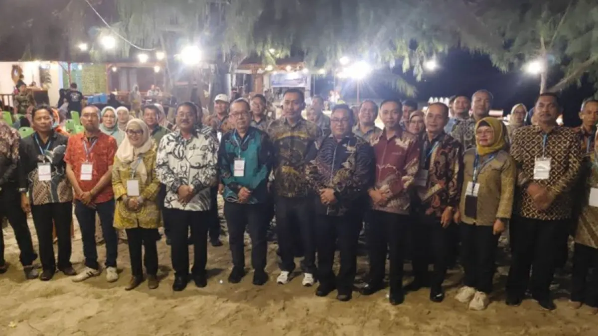 Pelantikan dan pengukuhan Pengurus Besar Ikatan Keluarga Alumni (IKA) SMPPN 56-SMANTIG Gorontalo periode 2026–2031 di Cabana Resort Bolihutuo.(F:istimewa)