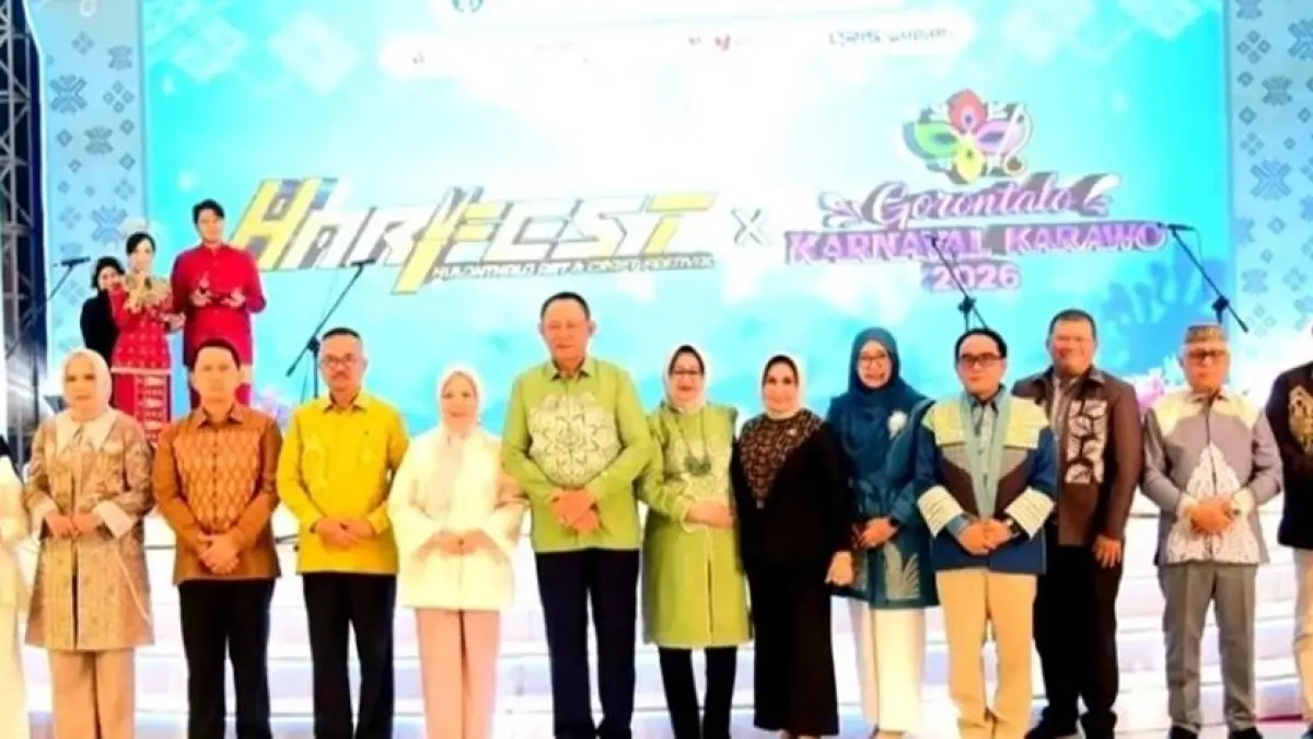 Pembukaan HARFEST 2026, Sabtu (12/9/2026). Sofyan hadir didampingi Ketua Dekranasda Kabupaten Gorontalo, Ny. Maryam Sofyan Puhi.(F:Diskominfo)