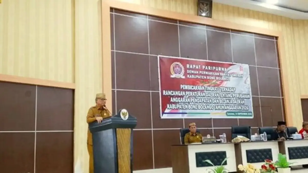 Rapat Paripurna DPRD Bone Bolango terkait Pembicaraan Tingkat I Ranperda Perubahan APBD 2026 dihadiri Bupati Bone Bolango Ismet Mile didampingi Sekda Iwan Mustapa.(F:Diskominfo)