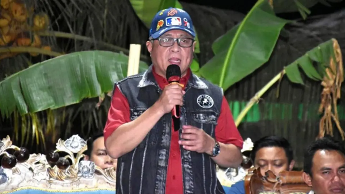 Bupati Sofyan saat menutup turnamen di Lapangan Takraw Usya, Desa Limehe Timur, Kecamatan Tabongo.(F:Diskominfo)