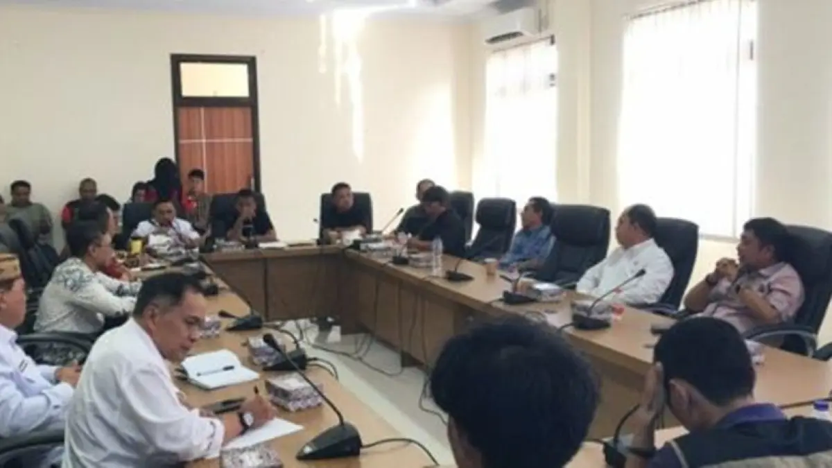 RDP yang mempertemukan DPRD Bone Bolango, Pemerintah Kabupaten Bone Bolango, Satgas Pemuda Peduli dan Pengawal Tambang serta PT GM.(F:Diskominfo)