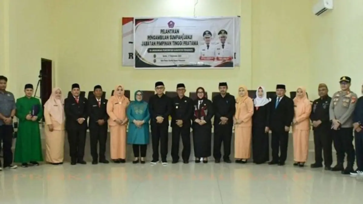 Setelah menjalani pelantikan dan pengambilan sumpah janji jabatan, para pejabat baru mengikuti serah terima jabatan (sertijab).(F:Prokopim)