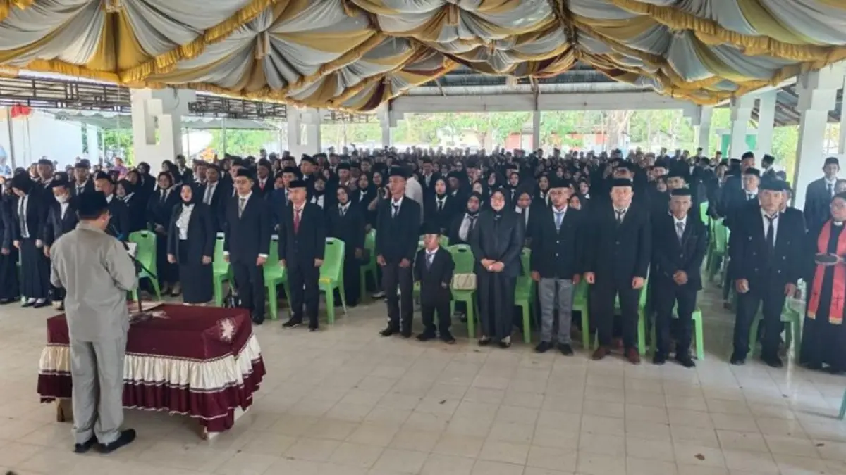 Bupati Boalemo Drs. Rum Pagau mengambil sumpah dan melantik para anggota BPD tersebut dalam agenda yang digelar di Pendopo Kantor Bupati Boalemo.(F:Diskominfo)