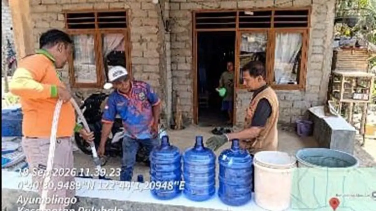 BPBD Kabupaten Gorontalo mengirimkan 12 ribu liter air bersih ke dua desa di Kecamatan Pulubala.(F:Diskominfo)