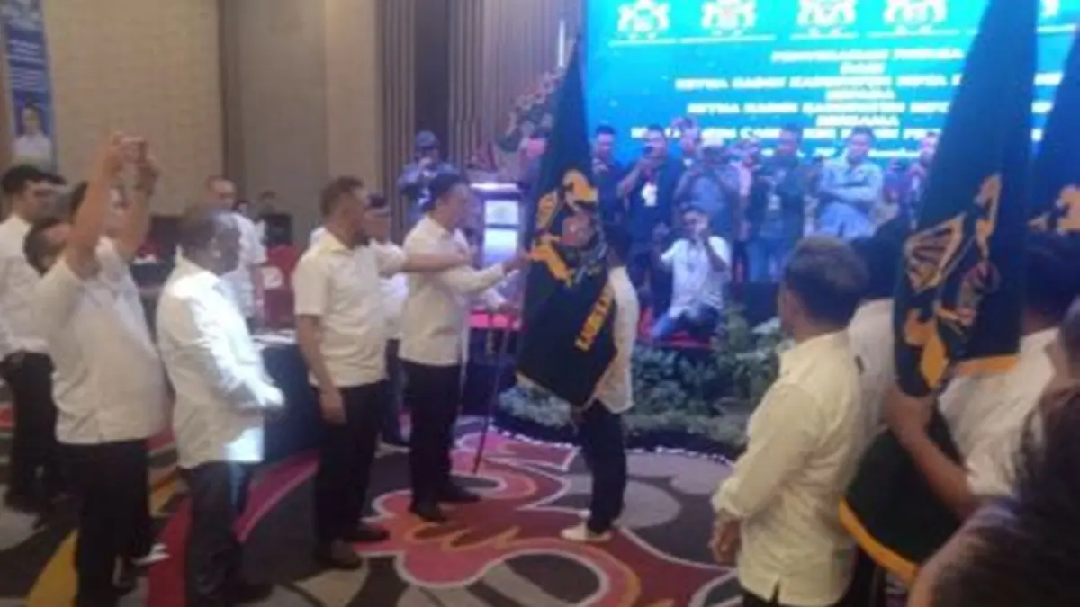 Enam kepengurusan Kadin kabupaten/kota resmi dilantik dan dikukuhkan Ketua Umum Caretaker Kadin Gorontalo Yuliandre Darwis, Minggu (20/9/2026).(F:Kadin)