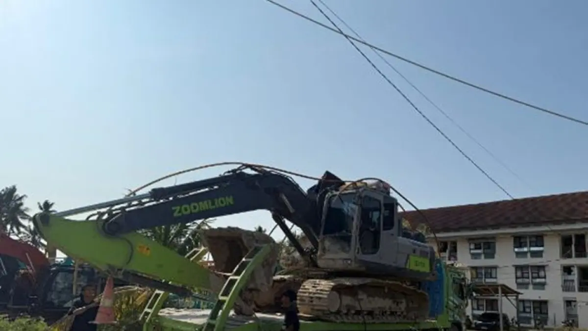 Excavator yang ditemukan di kawasan Air Terang sudah berhasil dievakuasi dan kini berada di Mapolres Pohuwato.(F:Hms-Pol)
