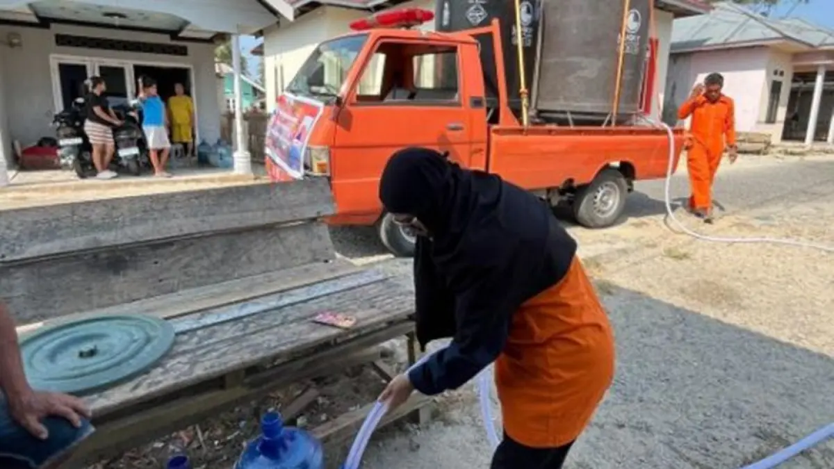 Salah satu petugas yang ikut dalam misi kemanusiaan itu adalah Lusyana Zakaria. Perempuan yang akrab dipanggil Ka Uchee.(F:BPBD)