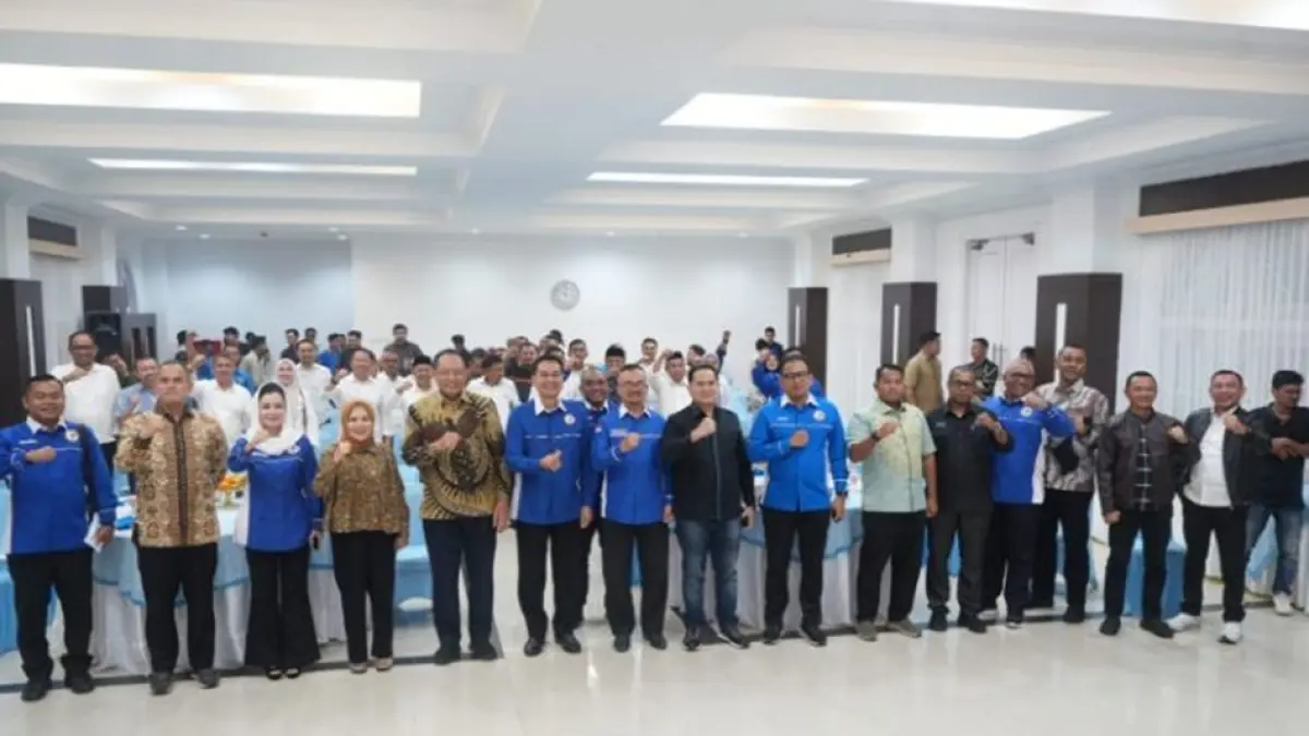 Pengurus DPD Korps Alumni KNPI Gorontalo resmi dilantik oleh Ketua DPP Korps Alumni KNPI Dr. M. Azis Syamsudin di Aula Rumah Jabatan Gubernur, (F:istimewa)