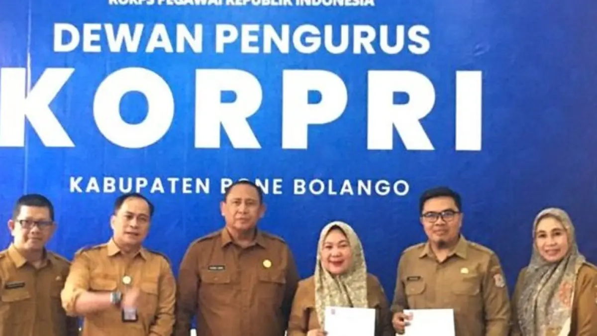 Sertijab dilingkungan Dinas Kominfo Kabupaten Bolango yang dipimpin Sementara itu Asisten II Bidang Ekonomi, Pembangunan dan Sumber Daya Alam Setda Bone Bolango, Yusbar Ismail.(F:Diskominfo)