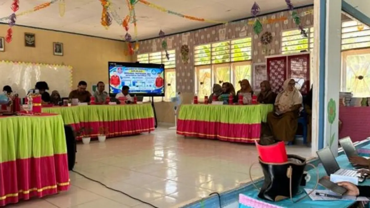 Dinas Komunikasi dan Informatika (Diskominfo) Bone Bolango memperkenalkan sekaligus mempraktikkan penggunaan aplikasi Srikandi, 

Motayada hingga penerbitan sertifikat Tanda Tangan Elektronik (TTE) kepada tenaga pendidik dan tenaga administrasi sekolah dasar se-Kecamatan Bonepantai. (F:Diskominfo)