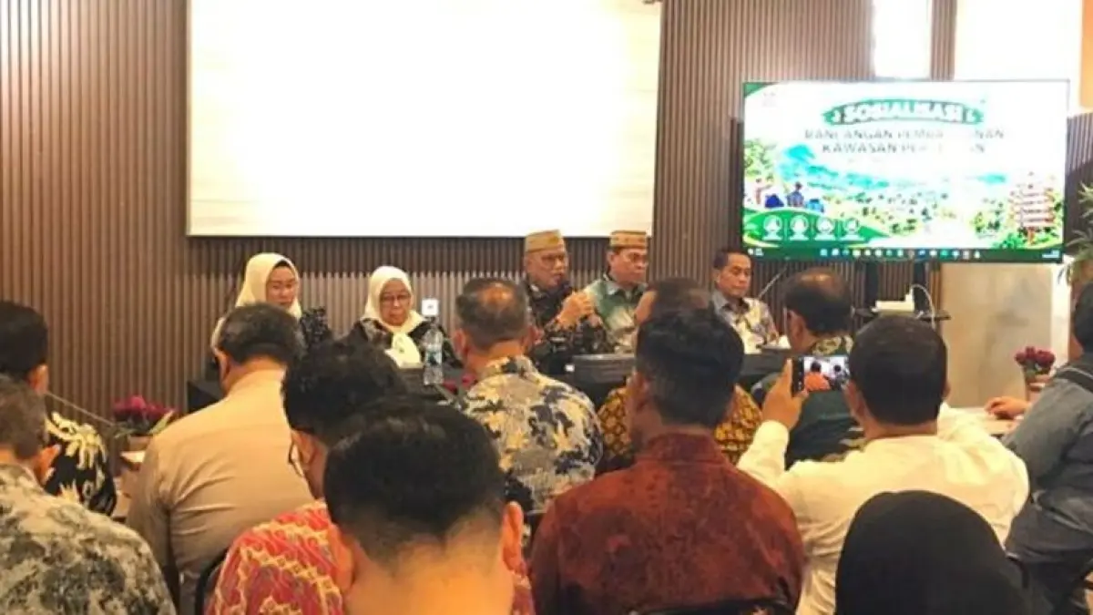 Bupati  Ismet Mile hadir bersama Sekda Bone Bolango Iwan Mustapa, Ketua TP PKK Bone Bolango Ruwaida Ismet Mile, Kepala Bappeda Litbang Sri Mulyani Lalijo, jajaran OPD dan sejumlah unsur terkait dalam Sosialisasi Rencana Pembangunan Kawasan Perdesaan .(F:Diskominfo)