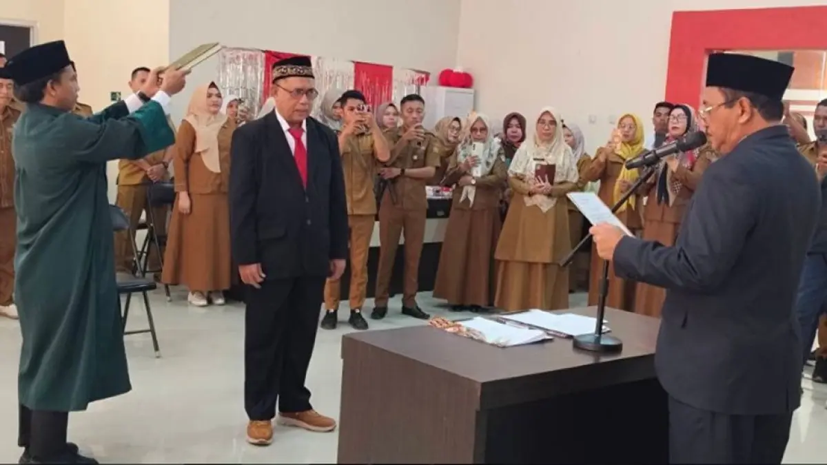 dr. Roni Imran resmi dilantik sebagai direktur rumah sakit Clara Gobel  oleh Bupati Boalemo Rum Pagau.(F:Diskominfo)