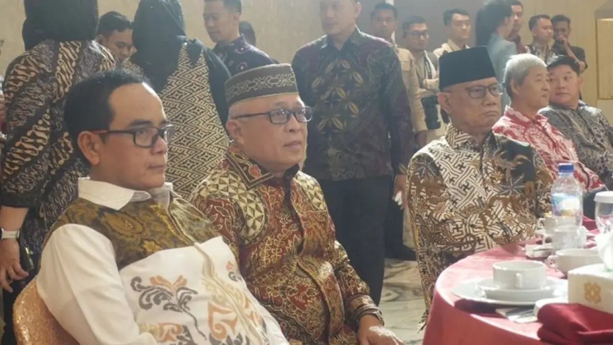 Bupati Gorontalo Sofyan Puhi saat menghadiri pisah sambut Kapolda Gorontalo.(F:Diskpominfo)