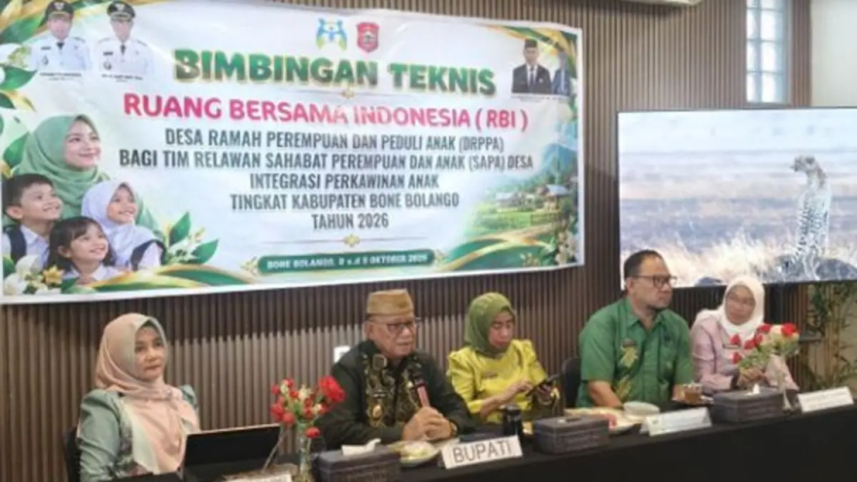 Bupati Bone Bolango Ismet Mile ketika membuka Bimbingan Teknis (Bimtek) Ruang Bersama Indonesia (RBI) dan Desa Ramah Perempuan dan Peduli Anak (DRPPA) bagi Tim Relawan SAPA Integrasi Pencegahan Perkawinan Anak tingkat Kabupaten Bone Bolango 2026, Kamis (8/10/2026).(F:Diskominfo)
