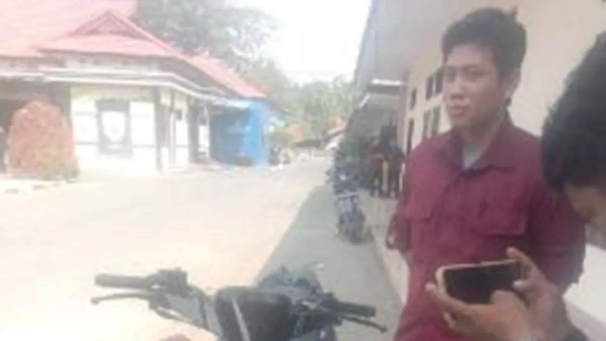 Aparat kepolisian Polres Bone Bolango bersama baarang bukti motor hasil curian (F:gpd)