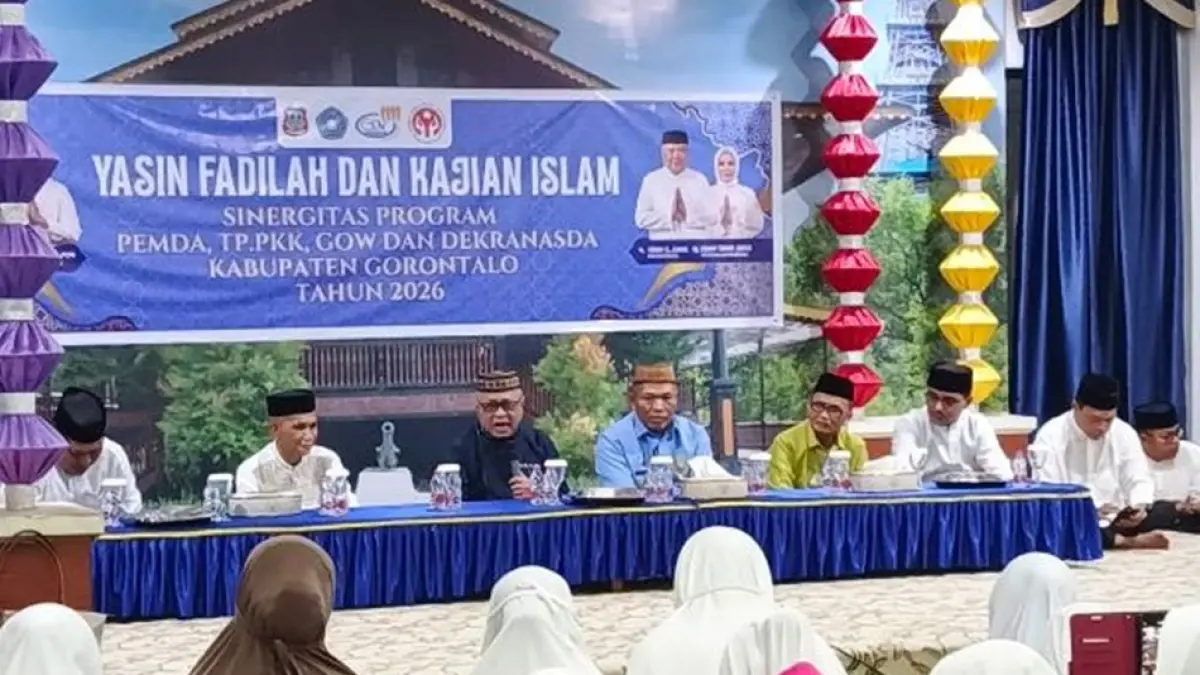 Bupati Gorontalo Sofyan Puhi dalam kegiatan program “Navigasi Iman”, di Rudis Bupati.(F:Diskominfo)