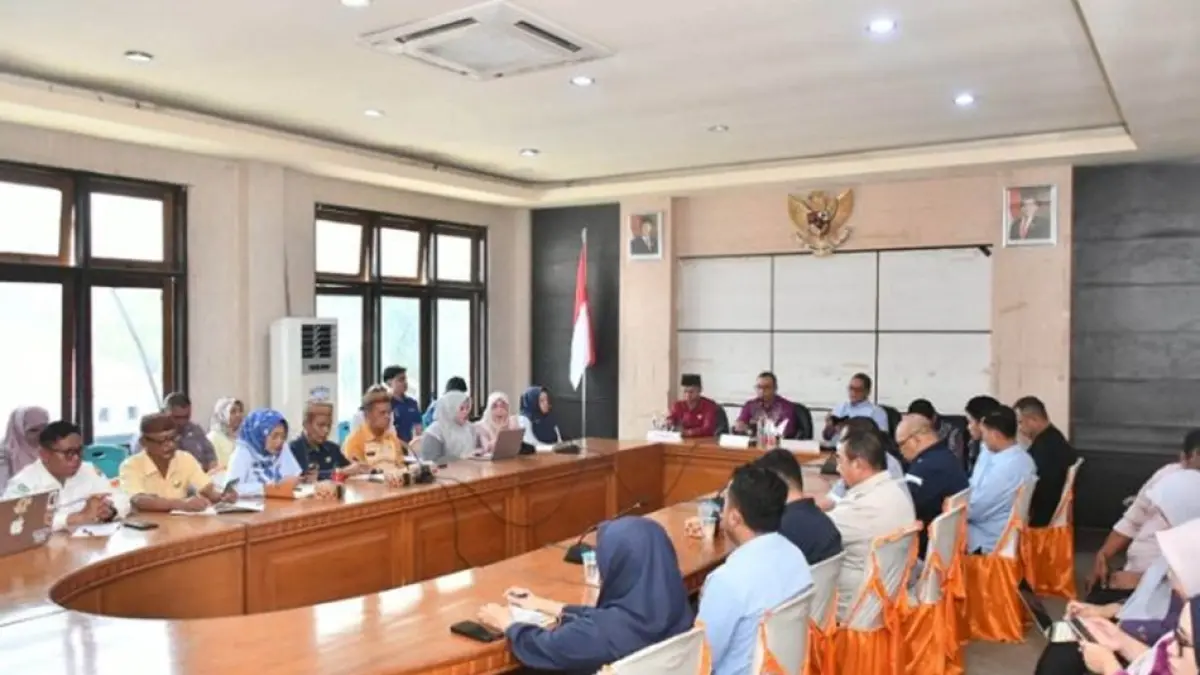 Pertemuan Wakil Bupati Boalemo, Lahmuddin Hambali, bersama  tim Kejati Gorontalo bersama Bapenda Provinsi Gorontalo di Ruang Vicon Kantor Bupati Boalemo meninjau perkembangan pendapatan daerah sekaligus membahas upaya mempercepat realisasinya sebelum tahun anggaran berakhir.(F:Diskominfo)