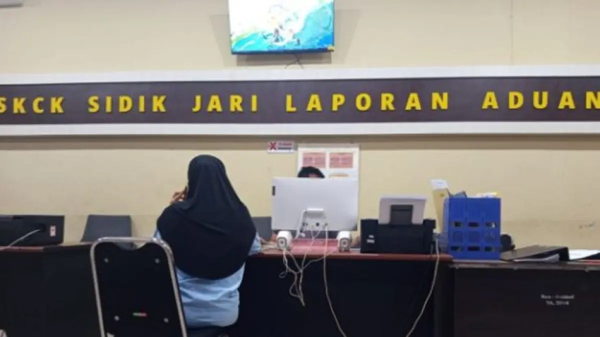 Korban saat melapor di SPKT Polres Bone Bolango.(F:istimewa)